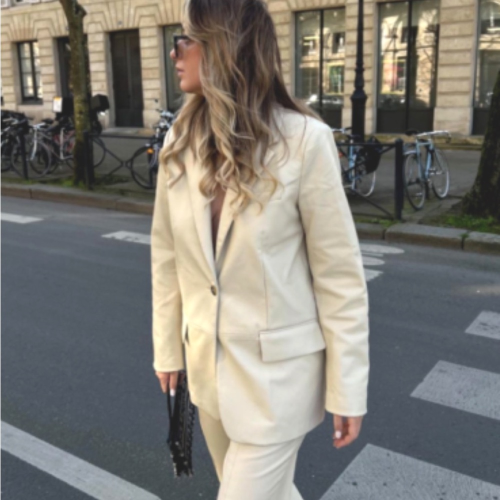 ZARA straight, cut, full leather cream, blazer size small oversized